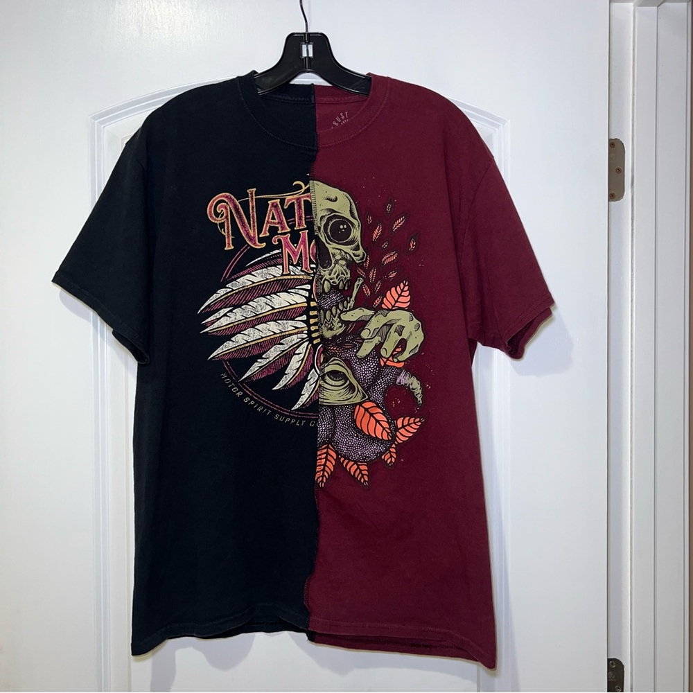 Trust the Universe Men's Black & Burgundy Graphic Print T-Shirt. Sz Large